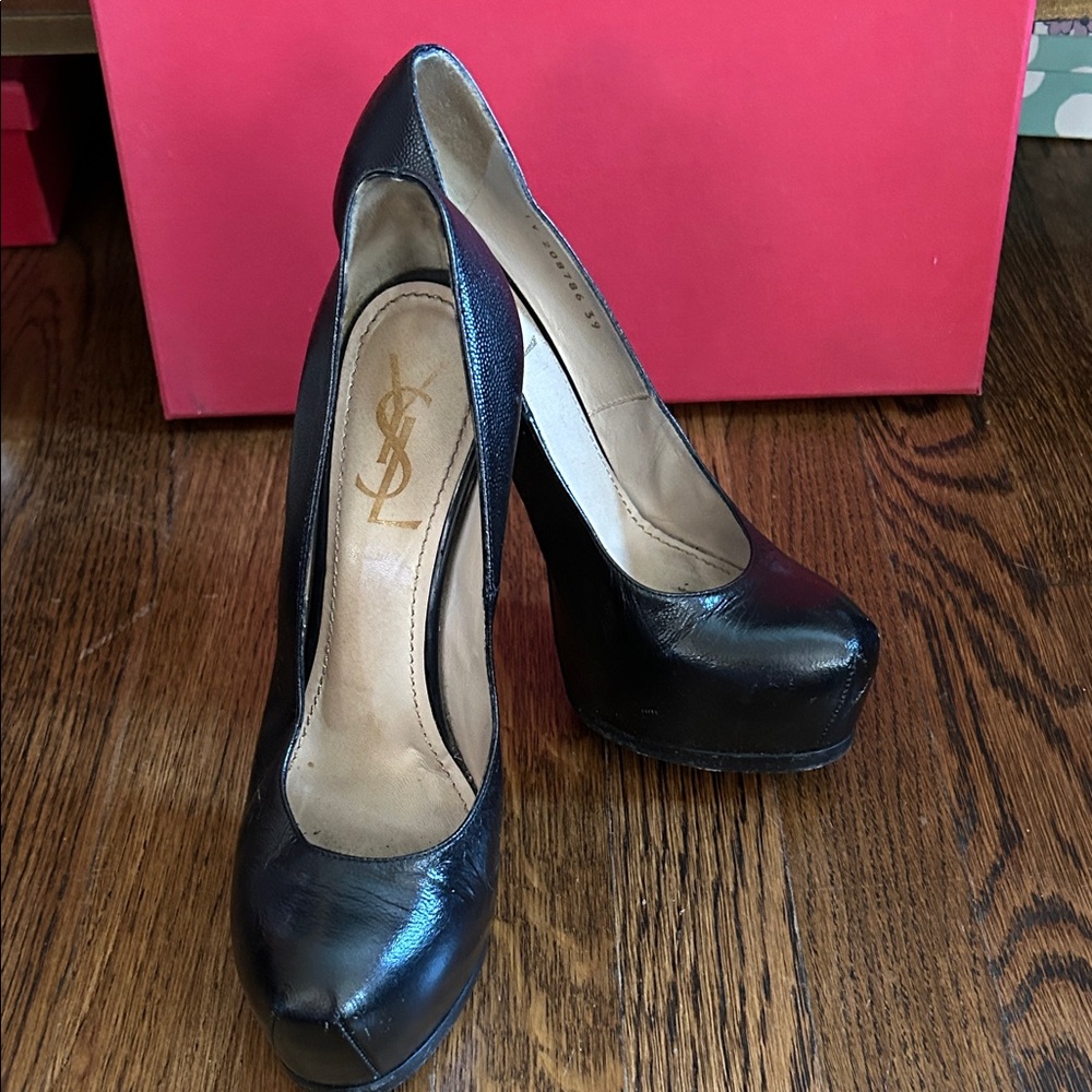 Yves Saint Laurent Black Leather Heels 39 EU
